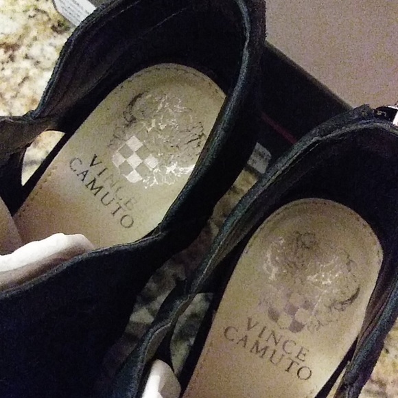 **0506 Vince Camuto Ebelin Bootie - Picture 5 of 8